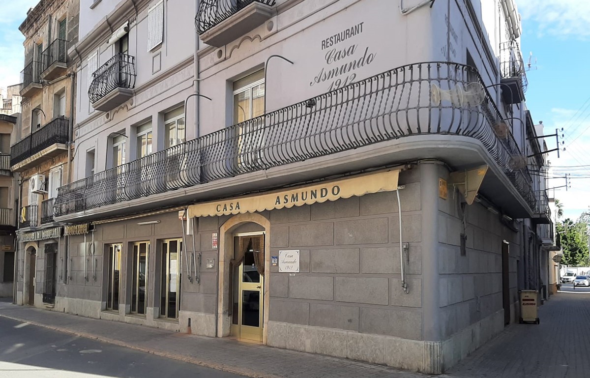 Façana del restaurant Casa Asmundo, a la Ràpita.