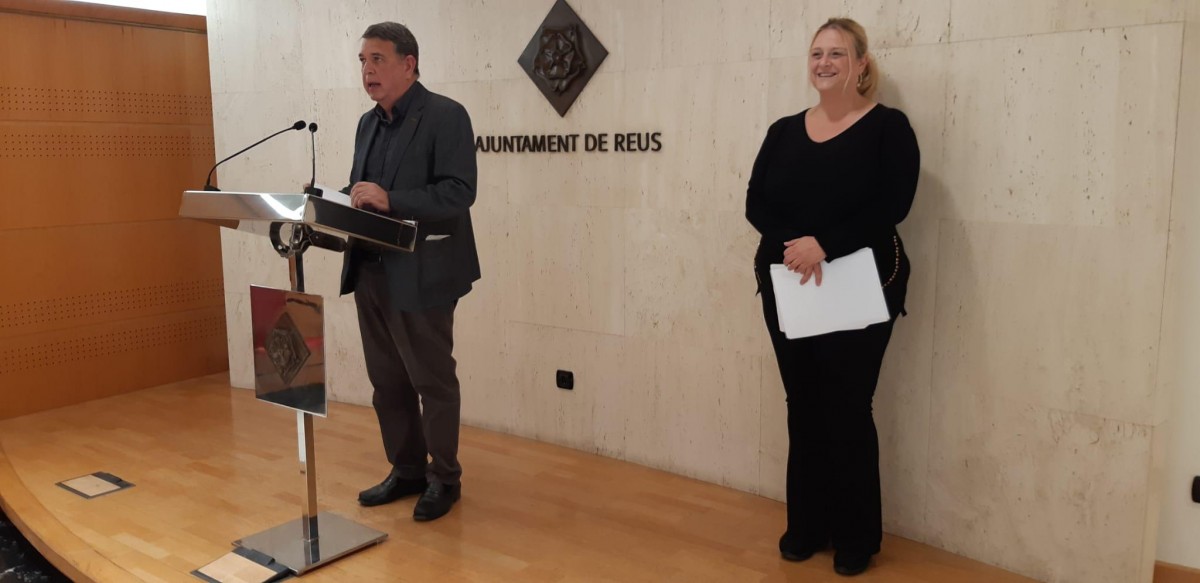 Els regidors Prats i Caelles, en una imatge d'arxiu, a la sala de premsa de l'Ajuntament de Reus