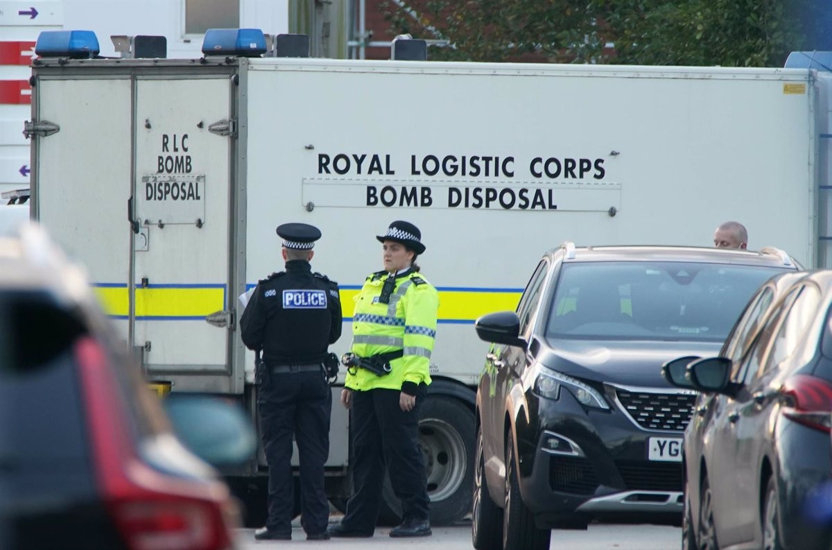 Dos policies prop del lloc de l'explosió a Liverpool
