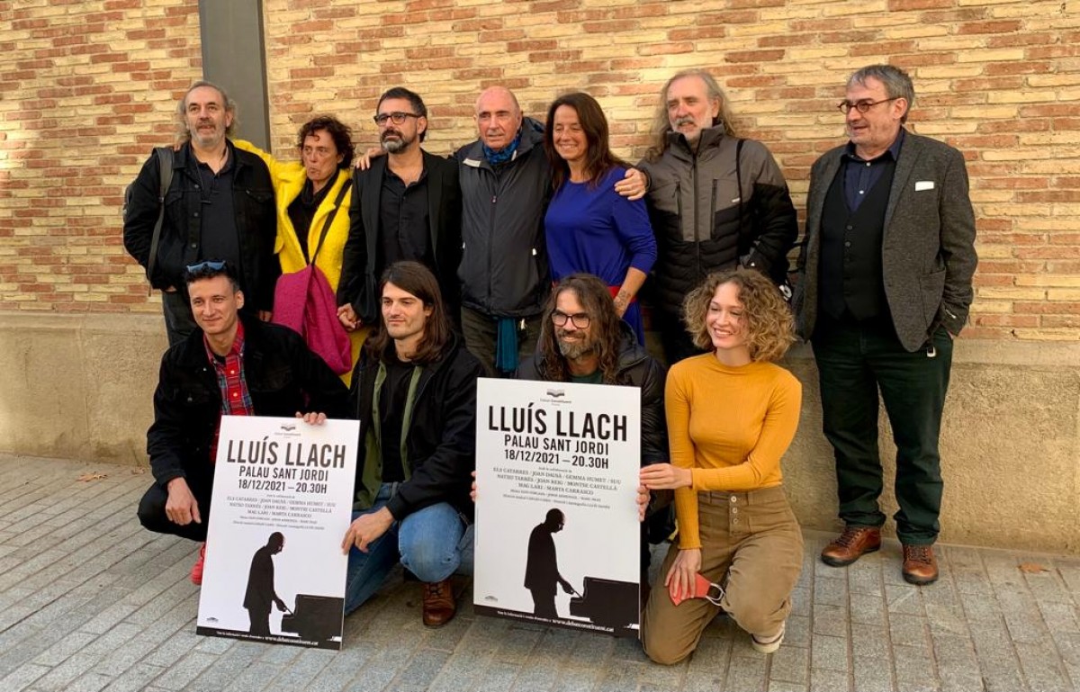 Lluís Llach a la presentació del concert amb els col·laboradors i artistes convidats