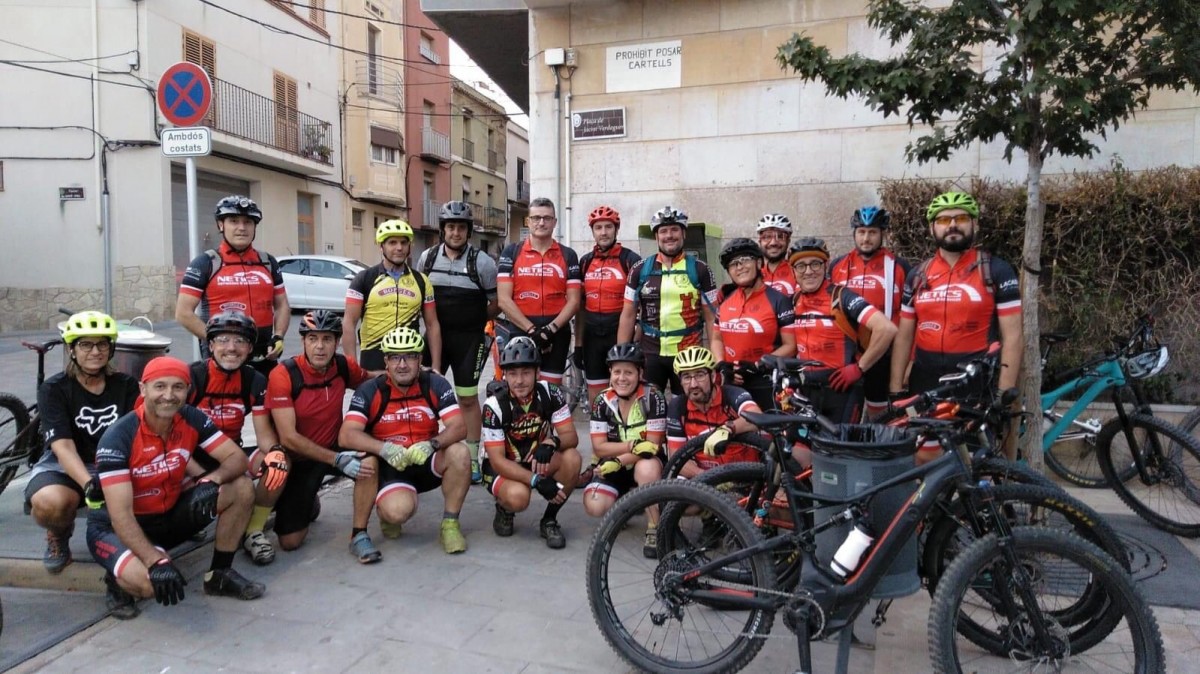 Imatge de grup del Club ciclista Castellvell, una de les entitats esportives de la vila
