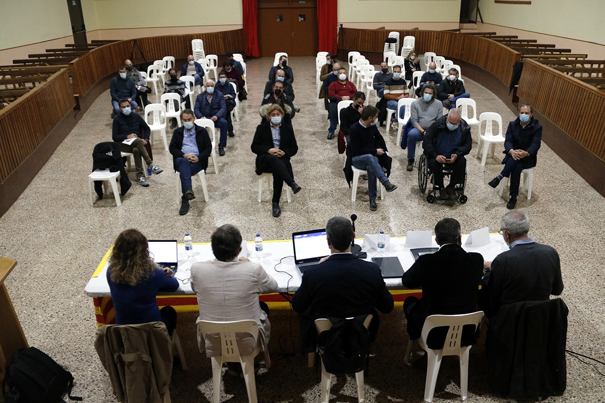 La reunió d'alcaldes a Vinaixa per consensuar al·legacions contra el projecte de MAT.