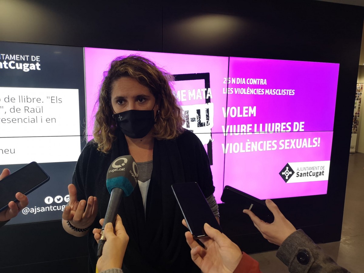 La tinència d'alcaldia de Drets Socials Núria Gibert durant la roda de premsa