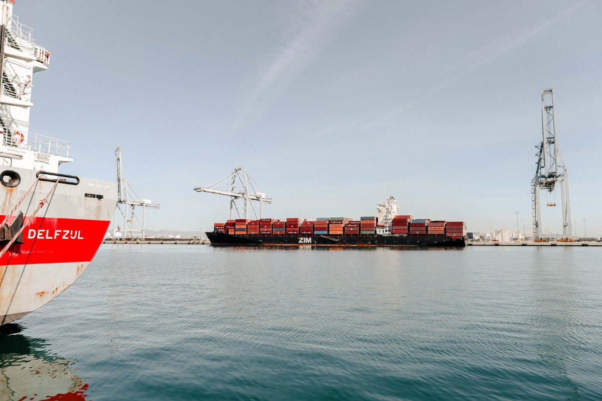 Un vaixell al Port Tarragona