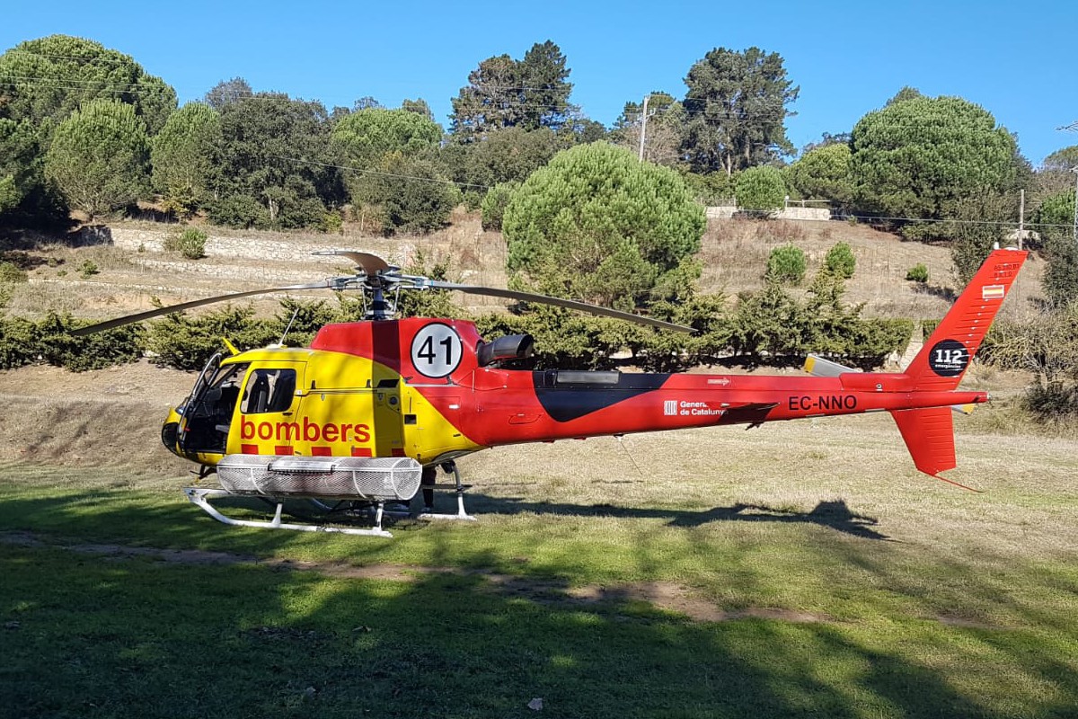 L'helicòpter dels Bombers de la Generalitat de l'operatiu de recerca de la Sònia, a Vallgorguina