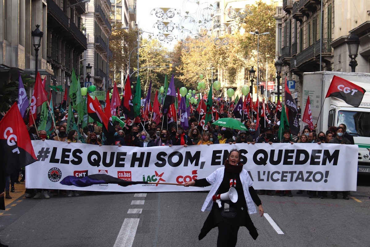 Manifestants baixant Via Laietana aquest dimarts