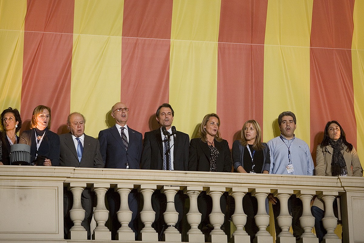 Els dirigents de CiU, al balcó del Majèstic durant la nit electoral del novembre del 2010.