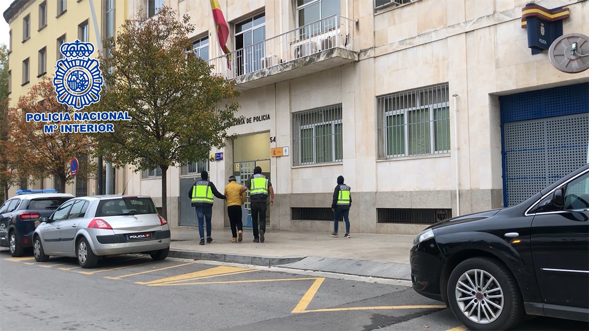 Imatge de la detenció, a la comissaria de la Policia Nacional espanyola de Reus.