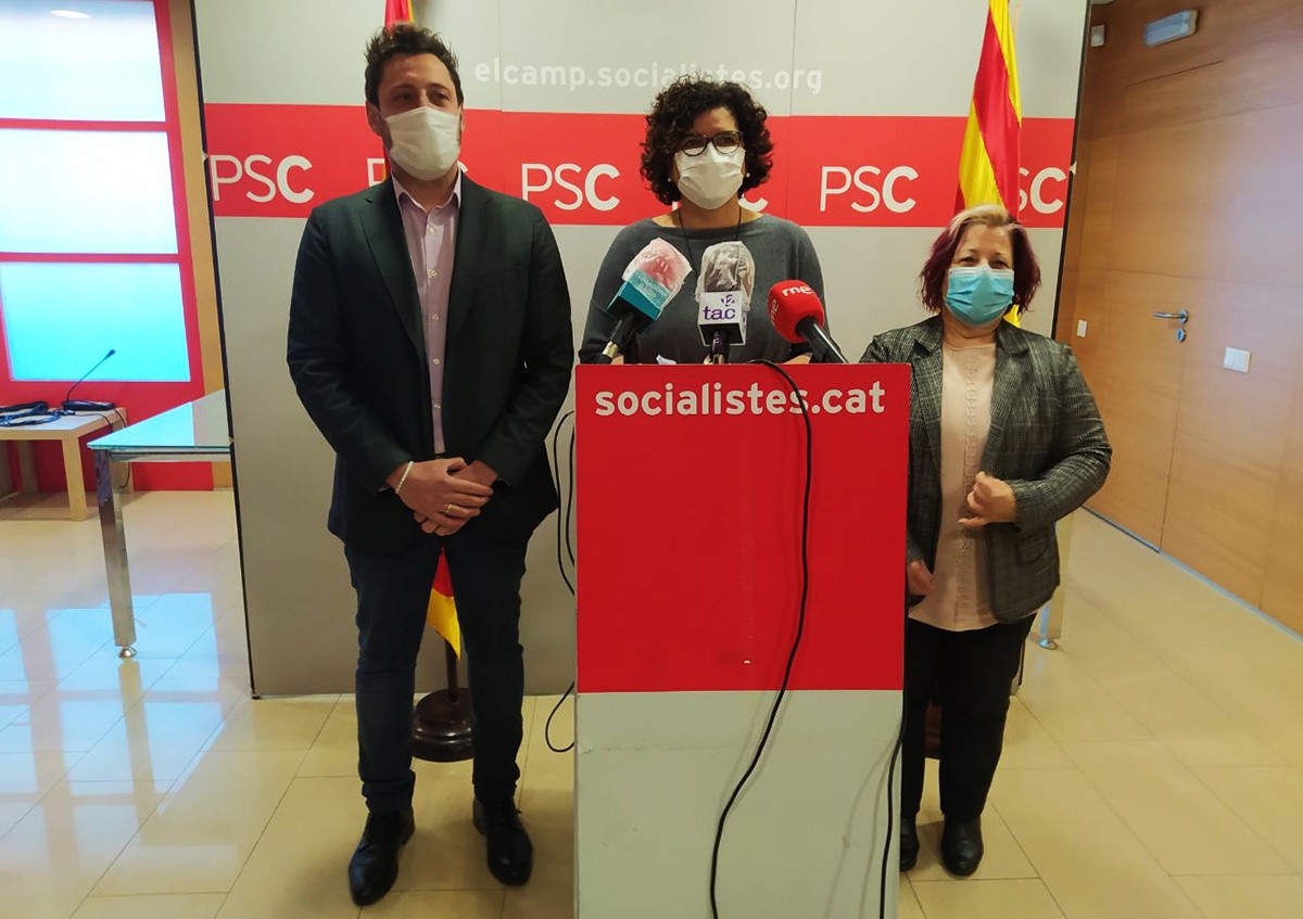 Rubén Viñuales, Rosa Maria Ibarra i Dolors Carreras, a la seu del PSC de Tarragona.