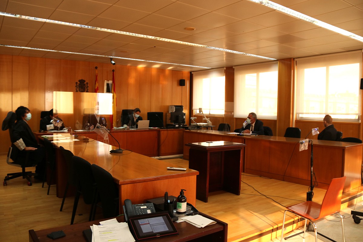 L’acusat en la sala de la secció 2a de l’Audiència de Tarragona durant el judici.