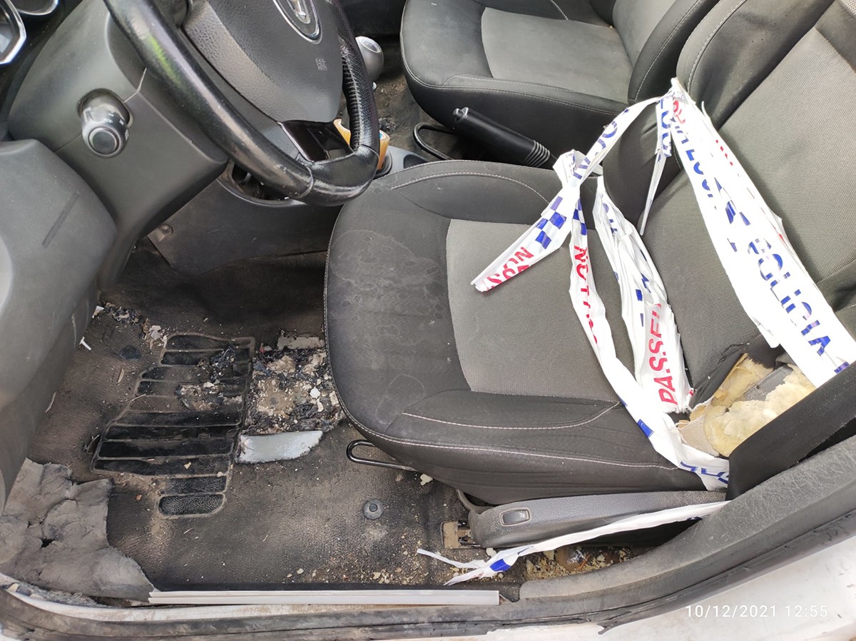 El seient malmès en un cotxe de la Policia Local de l'Arboç.