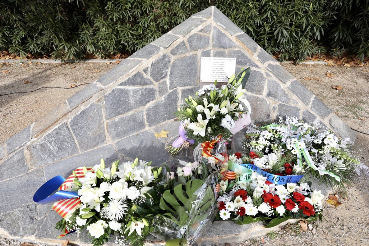 El monòlit del Parc Catalunya en record a les víctimes del terrorisme 