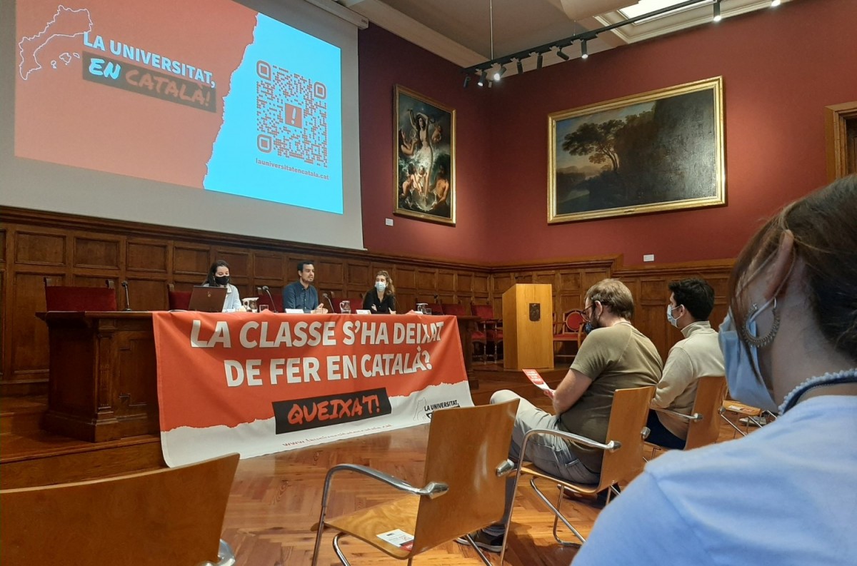 Campanya per garantir els drets lingüístics dels catalanoparlants que cursen graus i màsters universitaris.