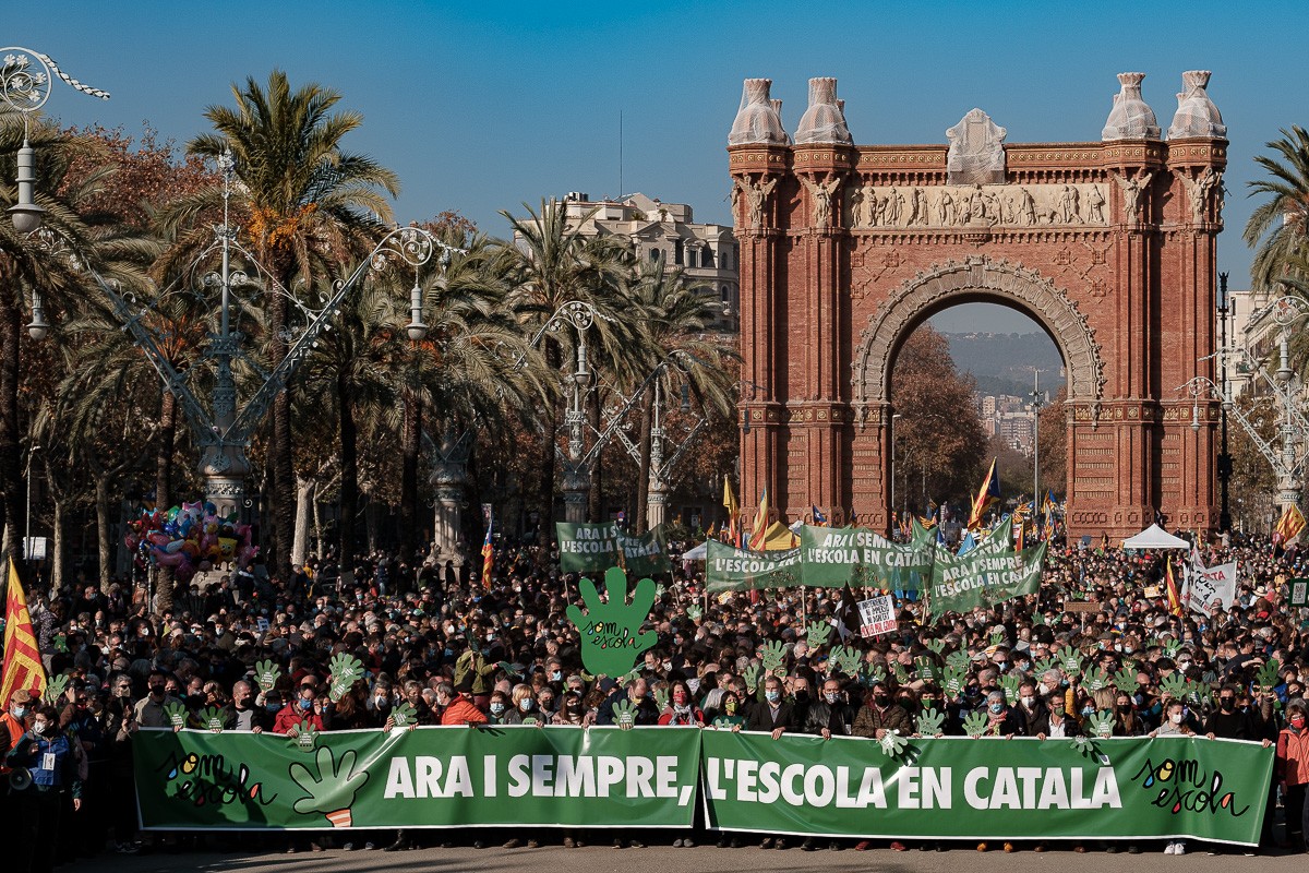 La manifestació en defensa de l'escola catalana, a l'Arc de Triomf