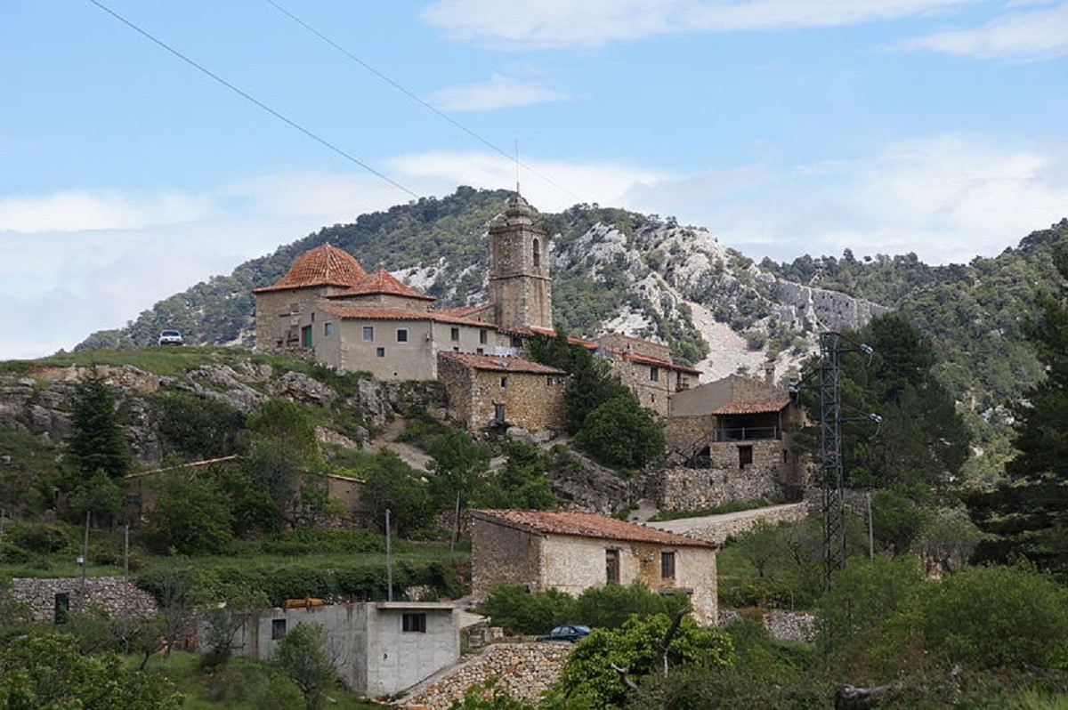 La Pobla de Benifassà es troba a l'extrem nord del País Valencià, a 690 metres d'altura.