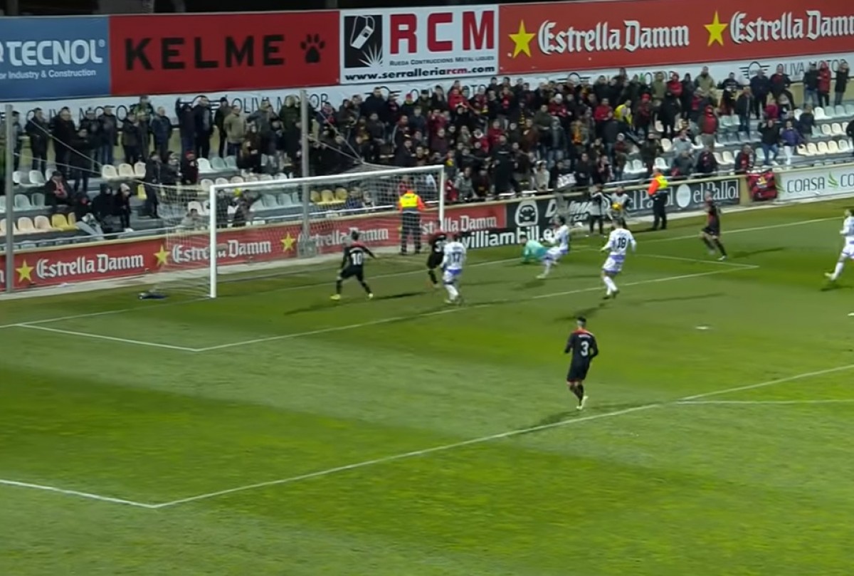 Instant en què Querol va anotar l'últim gol de la història del CF Reus Deportiu