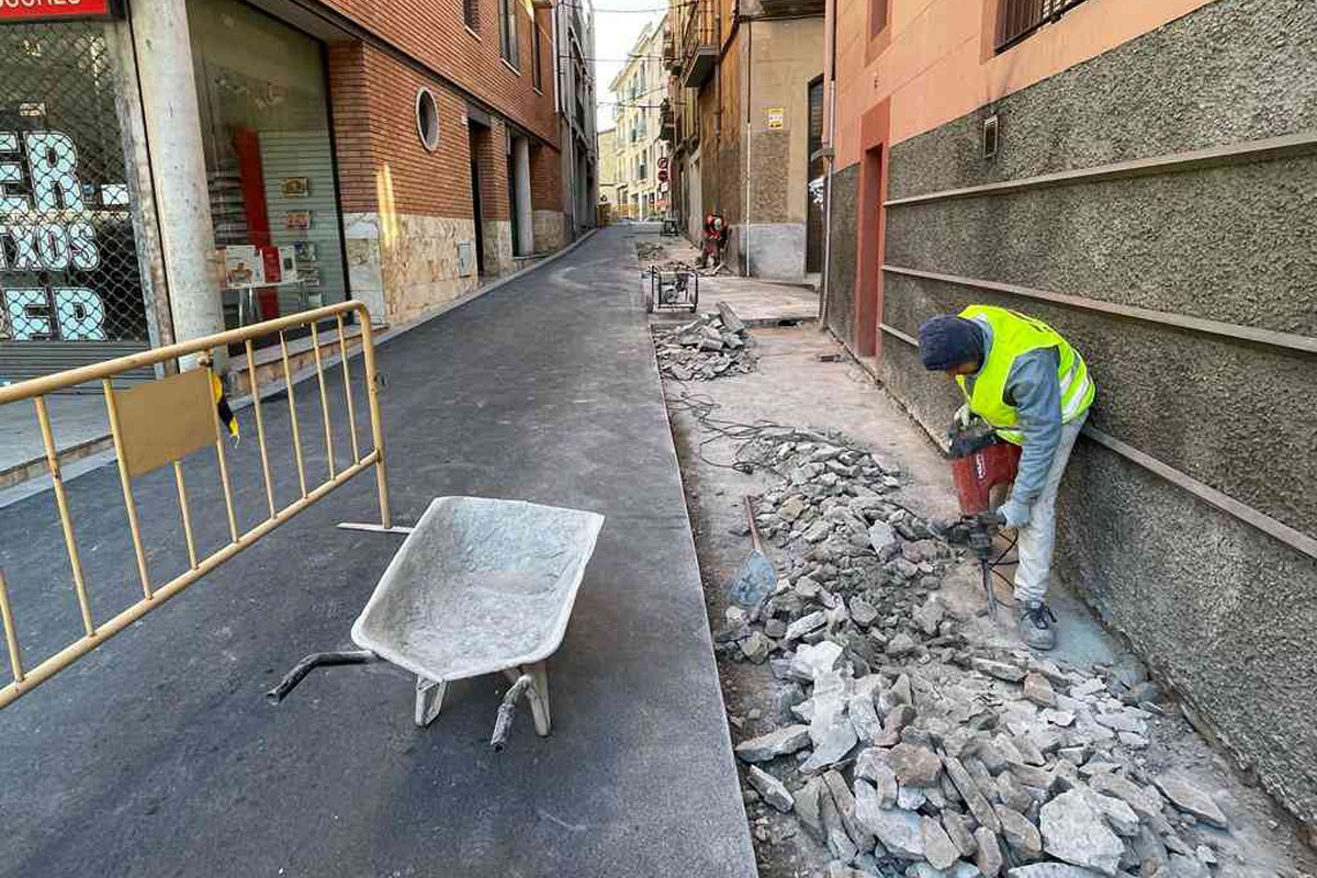 L'Ajuntament de Castellar reutilitza els sobrants de les obres de les voreres