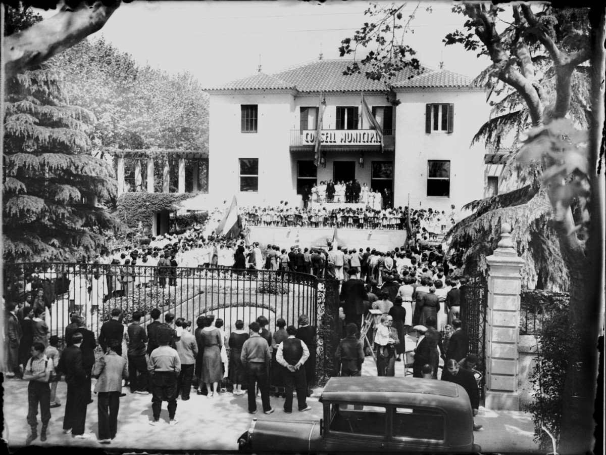L'Ajuntament de Cardedeu, 1 de maig de 1937, situat a l'actual Casal de la Gent Gran