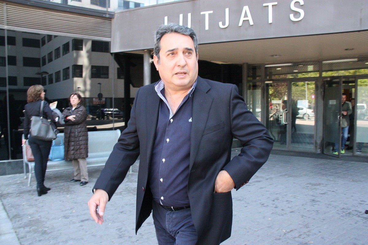 Manuel Bustos, a la sortida dels jutjats.