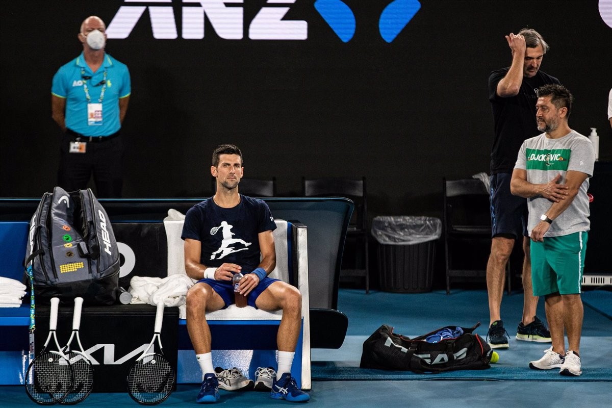 Novak Djokovic, en un descans dels entrenaments de l'Open d'Austràlia