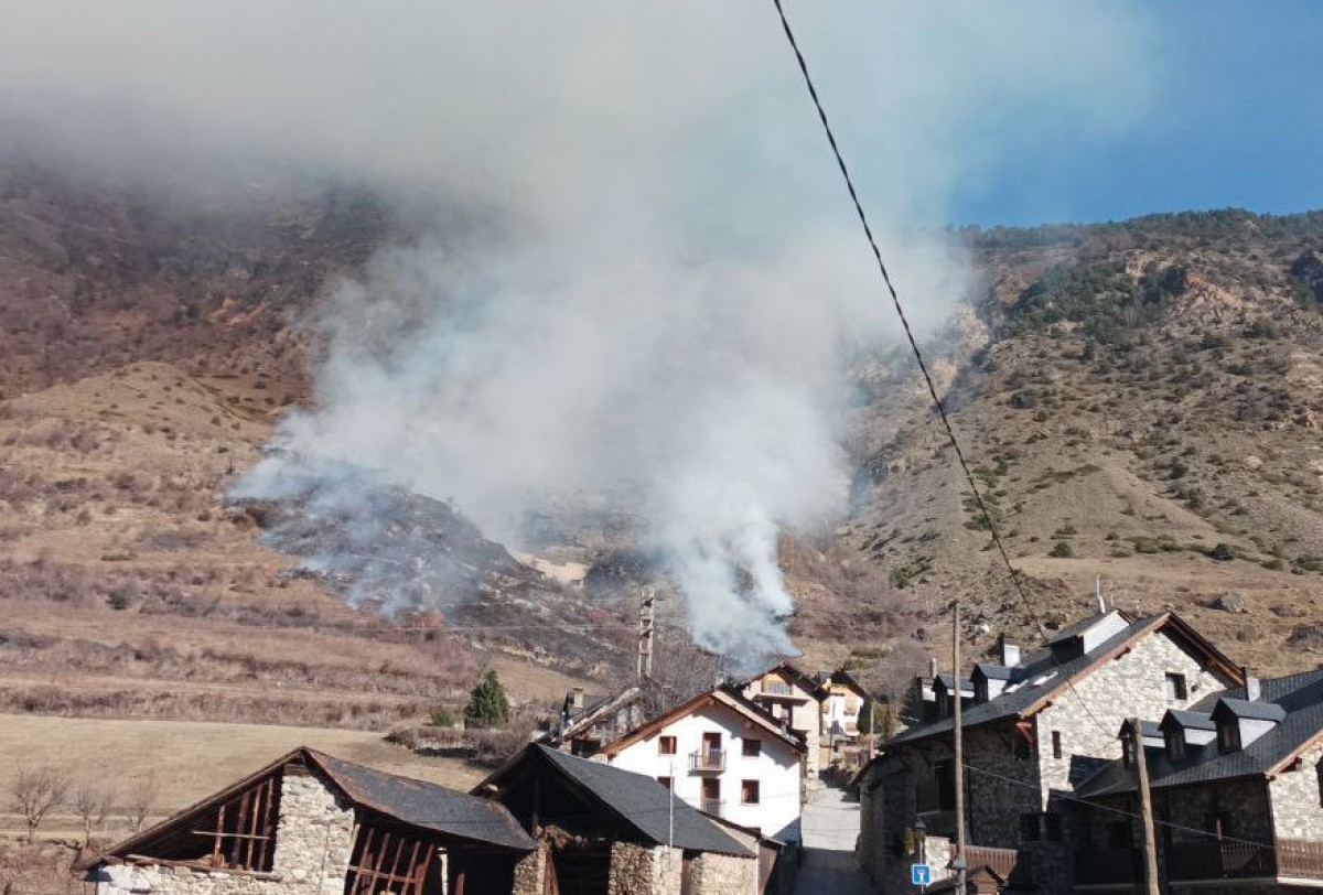 Imatge del foc a la zona  de lo Solau, a Espot