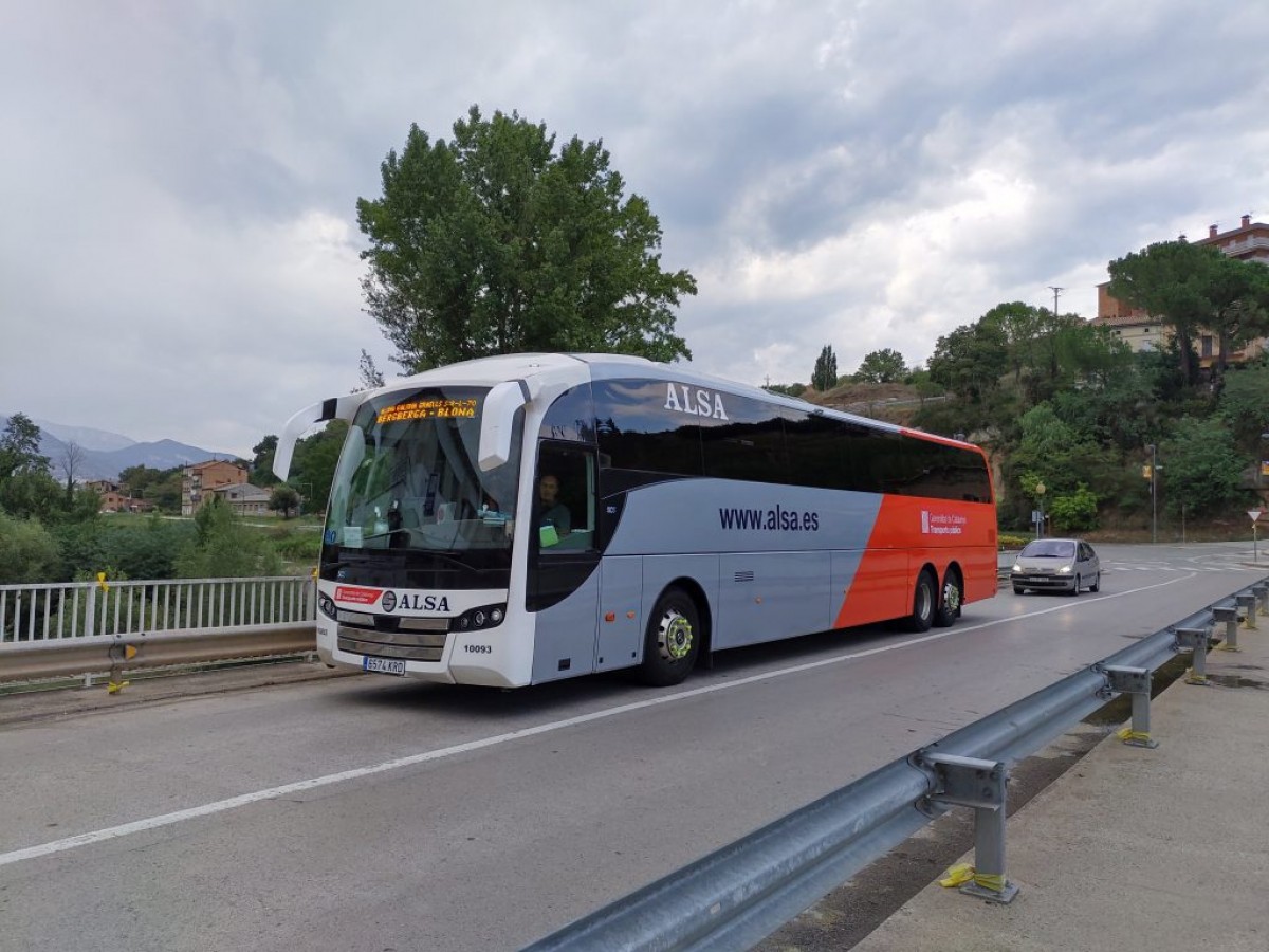 Un bus del servei públic de transport de viatgers del Berguedà