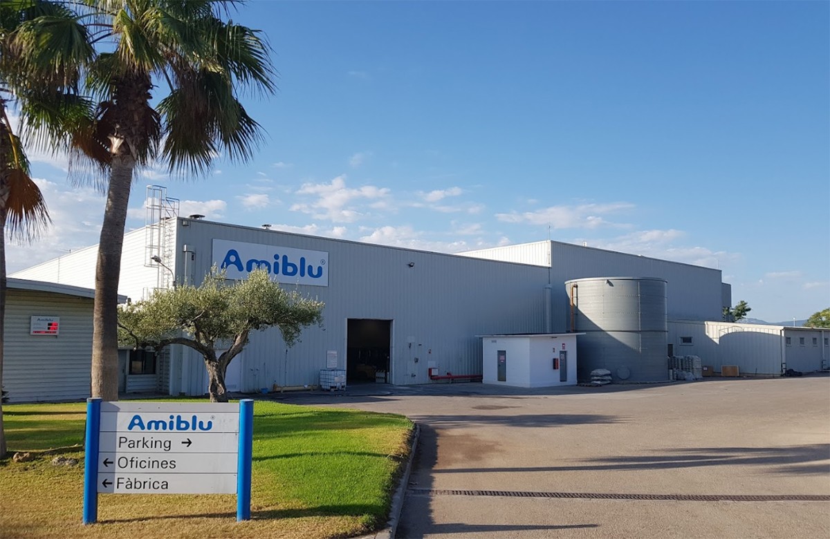 Exterior de la planta d'Amiblu a Camarles
