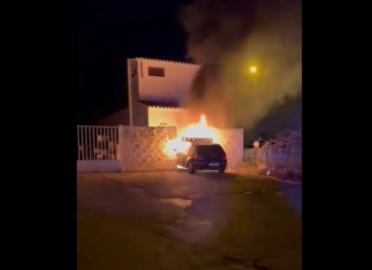 Un vehicle que va topar contra un magatzem de l'avinguda de Falset i es va incendiar va ser notícia, el dimecres