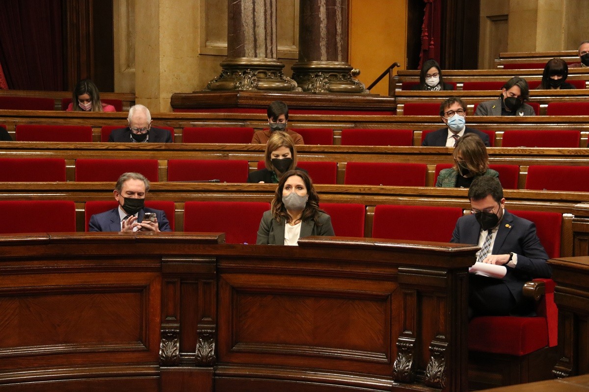 Aragonès, Vilagrà i Giró, al Parlament.