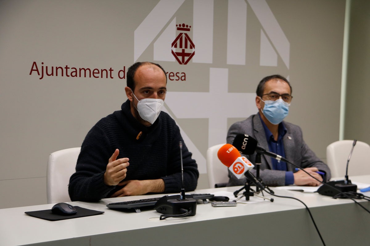 Els regidors Pol Huguet i Josep Gili durant la roda de premsa