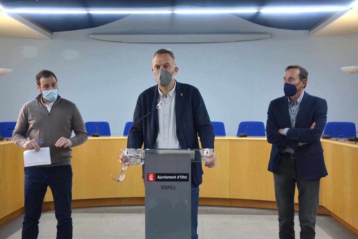 El regidor Jordi Güell –amb Jordi Ayatas i Pep Berga–, ha fet balanç del GarrotxaDomus de 2021.
