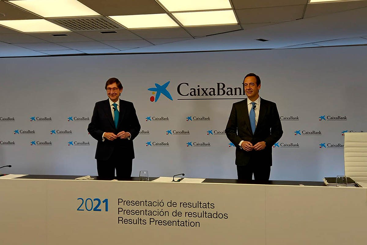 El president de CaixaBank, José Ignacio Goirigolzarri, amb el conseller delegat Gonzalo Gortázar, aquest divendres.