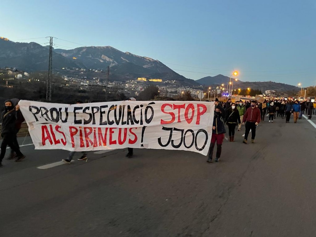 La manifestació contra els JJOO d'Hivern a Berga talla la C-16