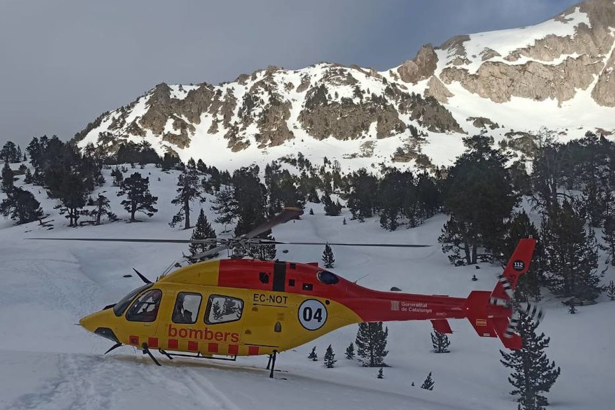Imatge de l'helicòpter de rescat a la zona