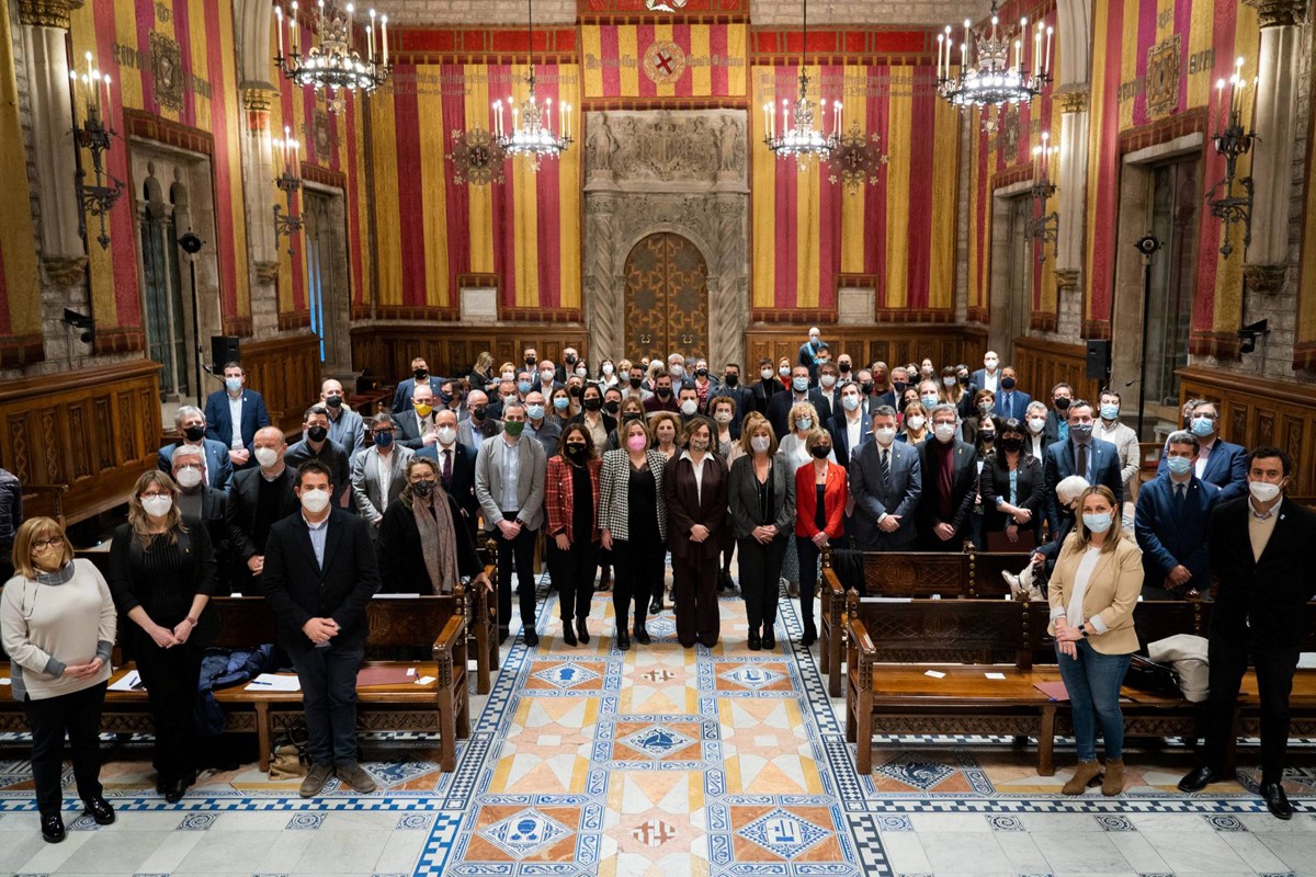 Constitució del Consell de Governs Locals, al Saló de Cent de l'Ajuntament de Barcelona