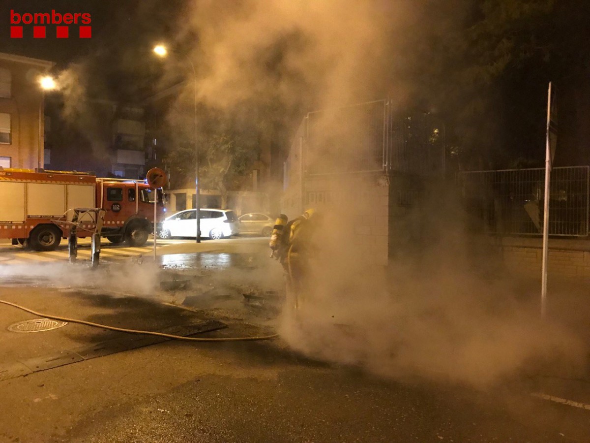 El foc a l'avinguda de Saragossa ha estat cap a les 4 de la matinada
