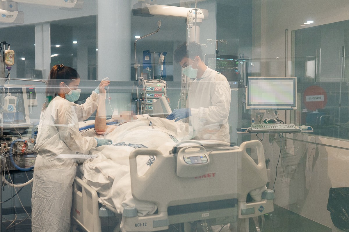 Un pacient ingressat a l'UCI de l'Hospital del Mar durant la pandèmia de la Covid