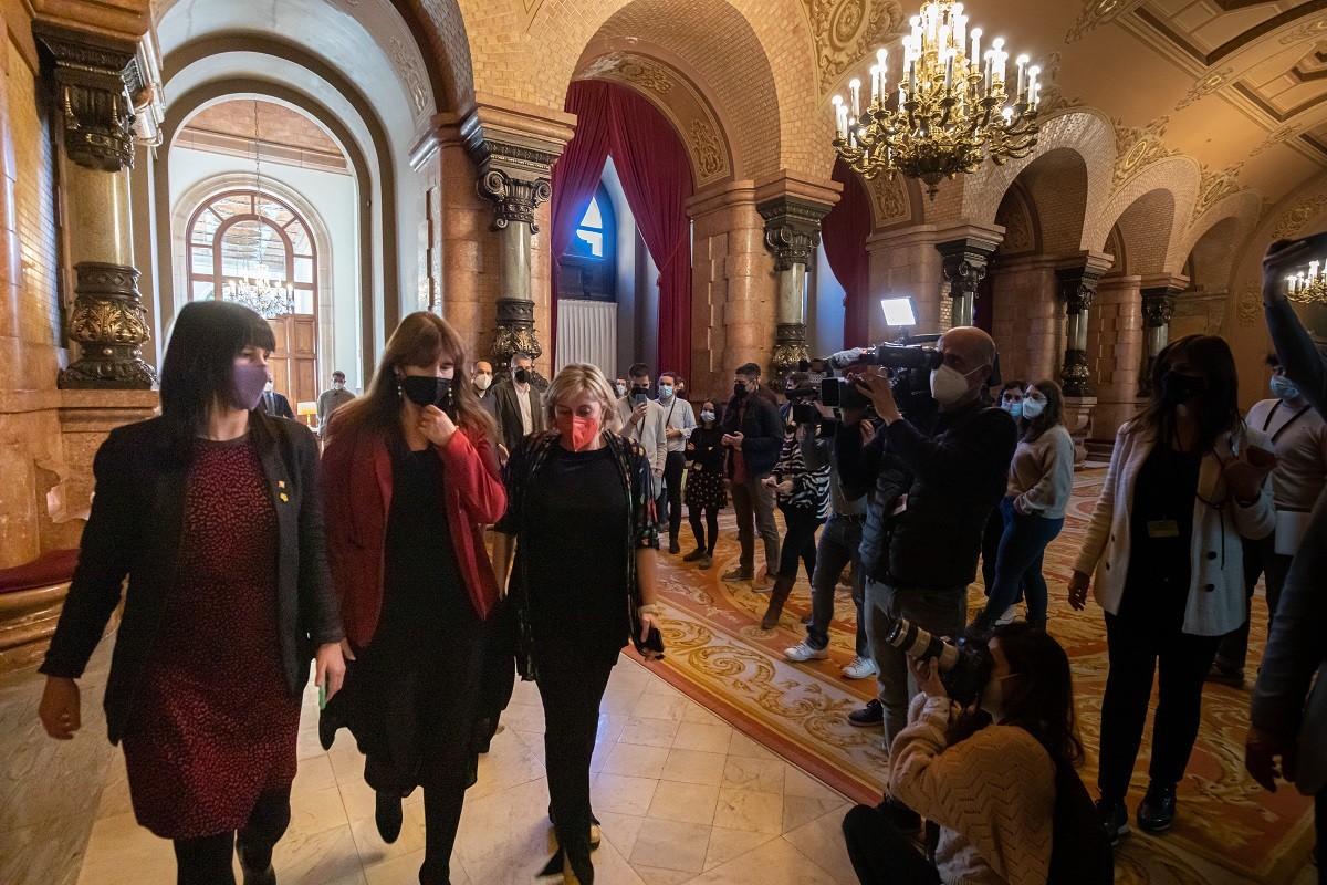 Laura Borràs, Aurora Madaula i Alba Vergés, al Parlament.
