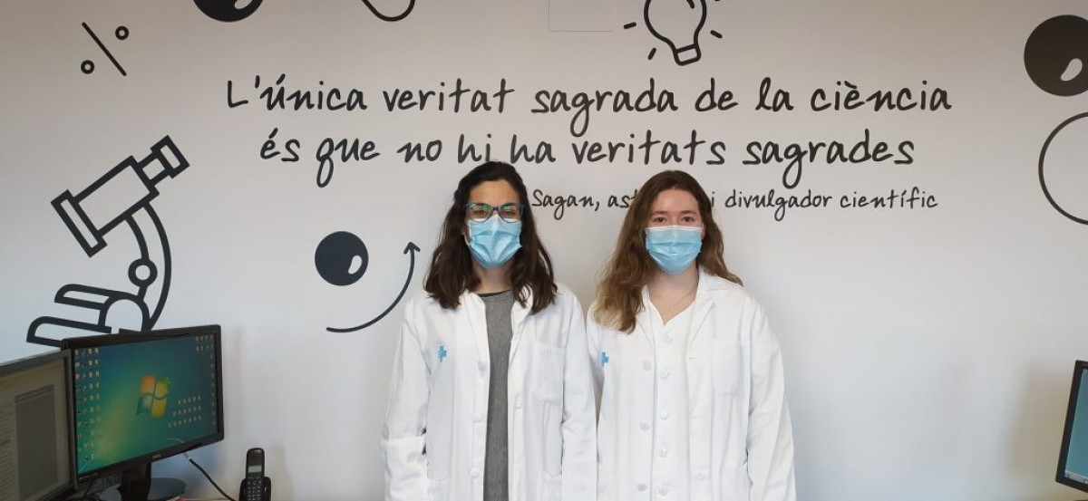 Laia Reverté Calvet, investigadora postdoctoral, nascuda a la Ràpita, i Noèlia Gallardo Borràs, investigadora predoctoral, nascuda a Roquetes.