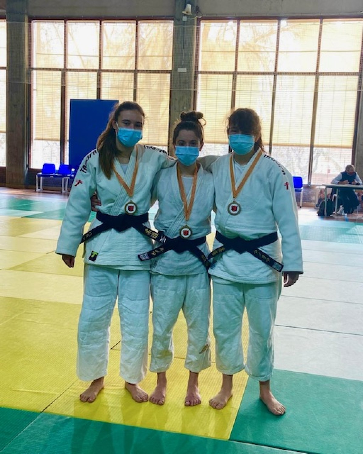 Les tres judoques que han tornat amb medalla del torneig