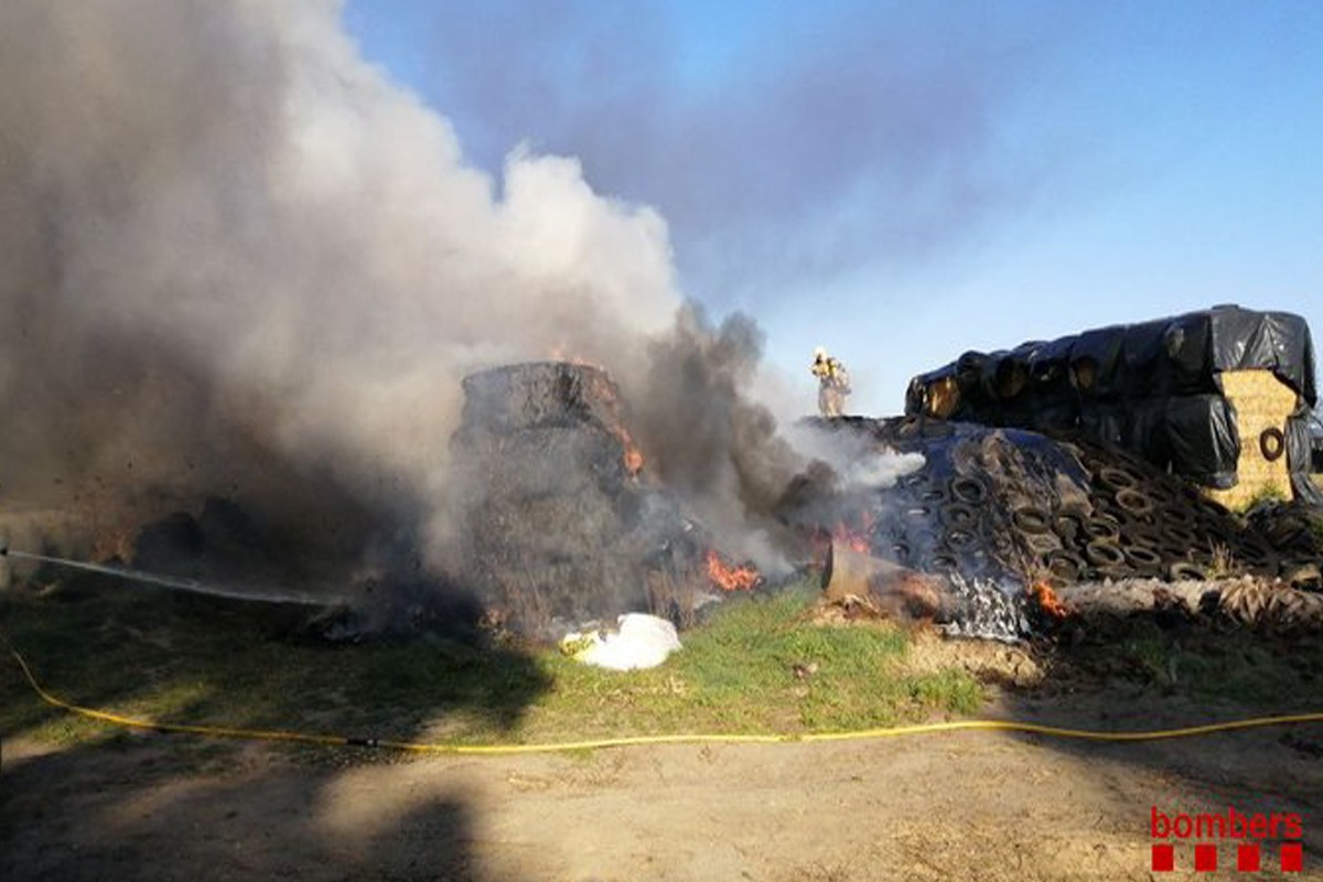 Sis dotacions de bombers han treballat per l'extinció del foc en una finca de Sant Antoni de Vilamajor