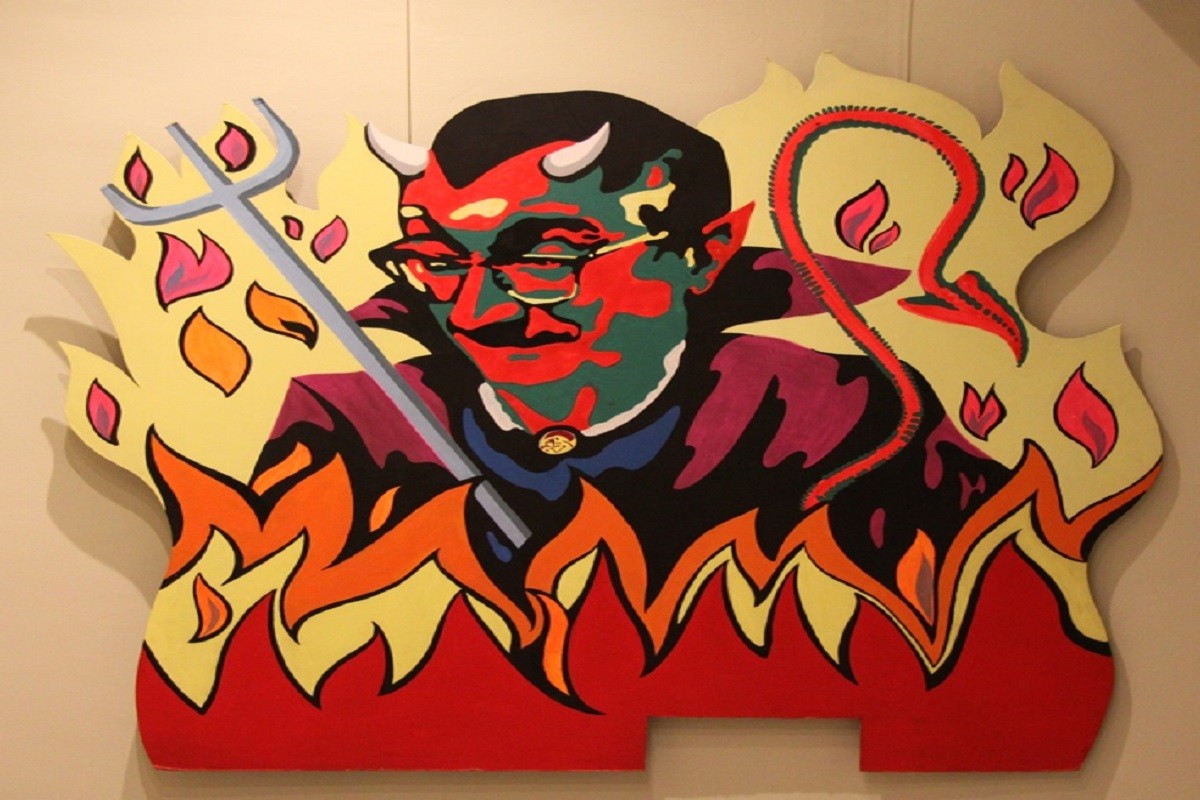 Els artistes plàstics d'Equipo Realidad van caracteritzar Fuster com un dimoni en una obra satírica.