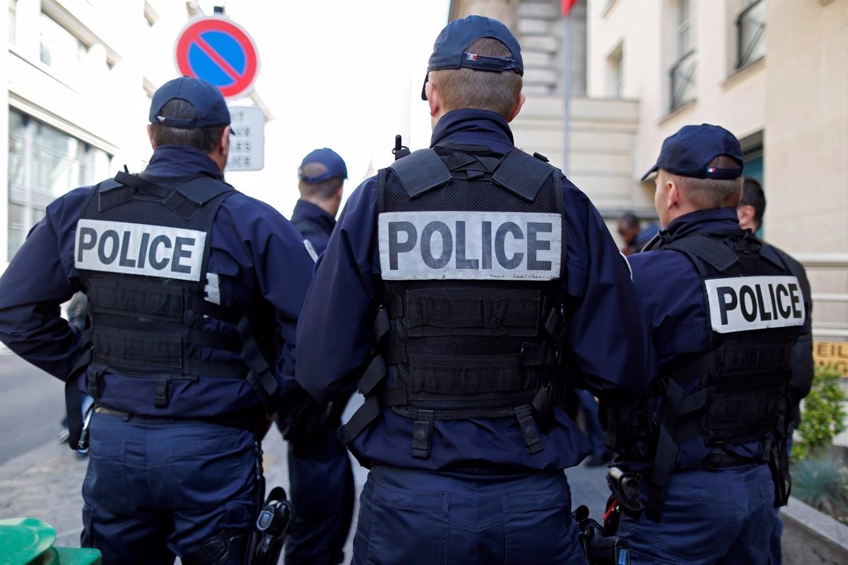 Agents de la gendarmeria francesa