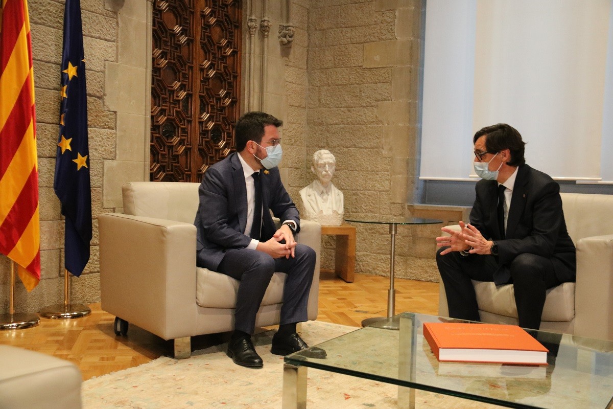 El president de la Generalitat, Pere Aragonès, i el líder del PSC, Salvador Illa, reunits al Palau de la Generalitat