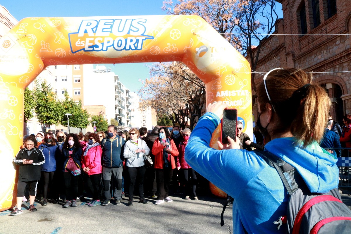 Punt de partida a Reus de la primera Caminada Popular de l'any, que coincideix amb la celebració del l'Any Ferrater