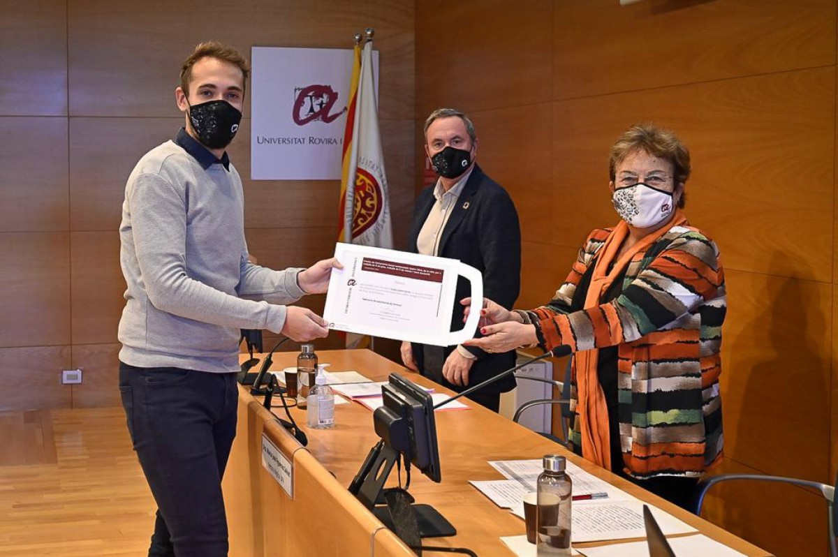 Josep Calero, estudiant d'Enginyeria Informàtica, que ha creat una aplicació de voluntariat a Tortosa i que ha premiat  la URV  