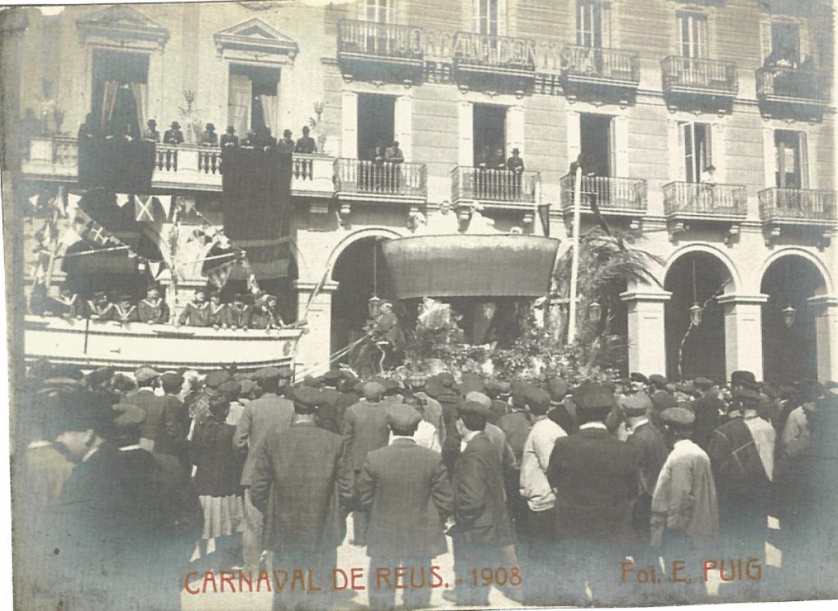Una imatge d'una de les celebracions del Carnestoltes de 1908 a Reus