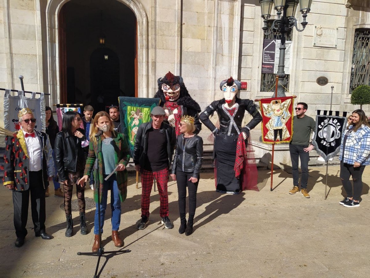 La presentació del Carnaval de Tarragona s'ha produït aquest dimarts a la plaça de la Font.