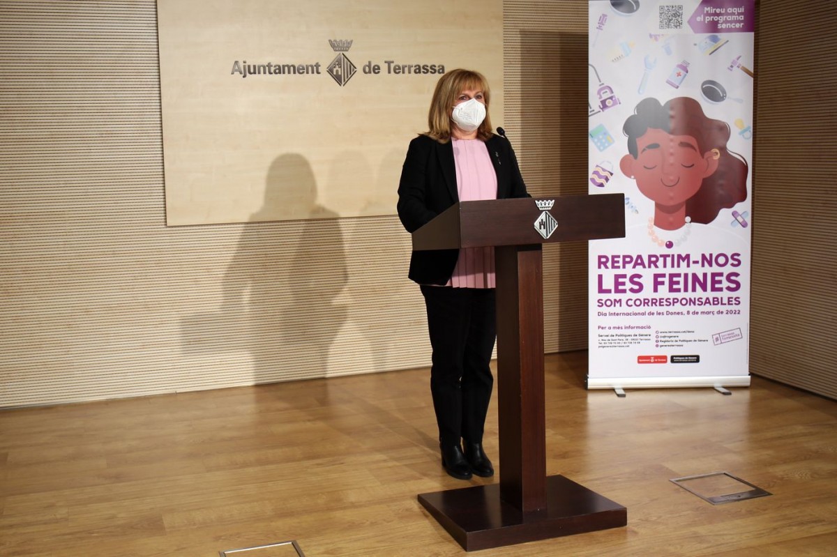 Núria Marín durant la roda de premsa de presentació del 8-M