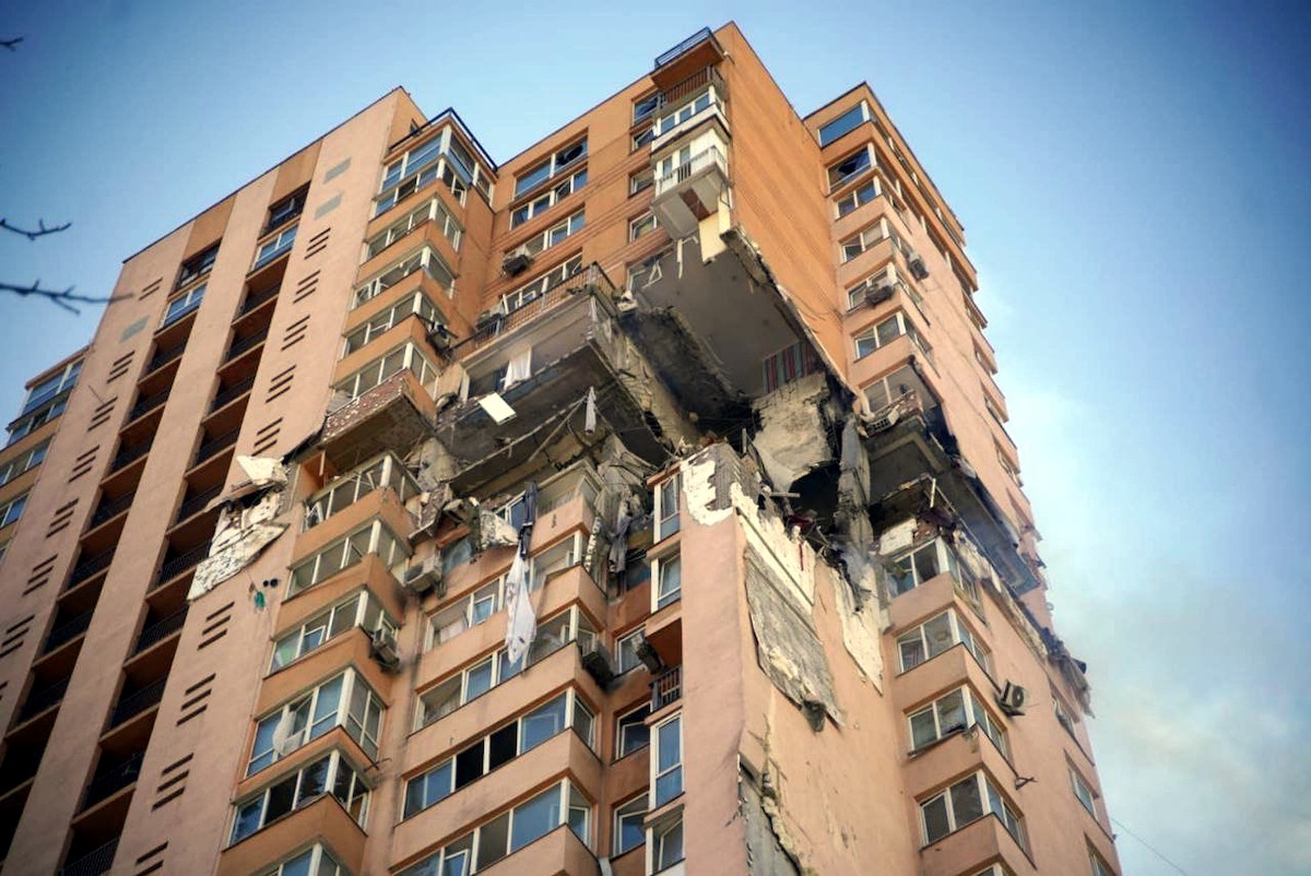 Edifici de Kíev en què ha impactat un míssil durant la matinada